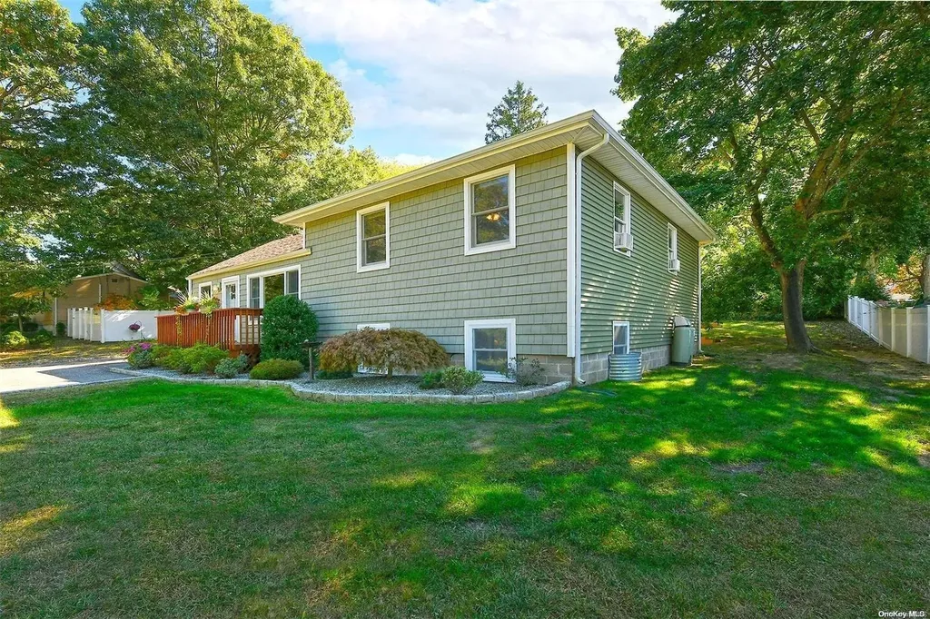 236 Larch Lane Smithtown NY 11787