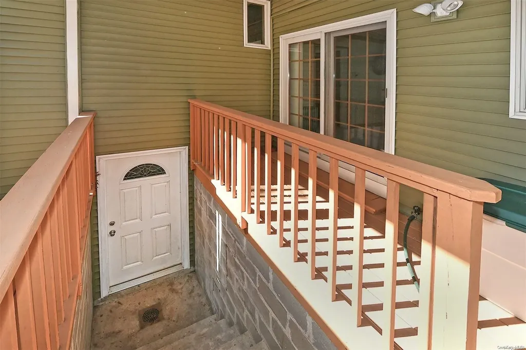 236 Larch Lane Smithtown NY 11787