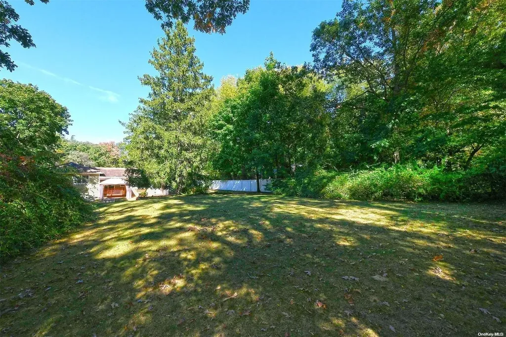 236 Larch Lane Smithtown NY 11787