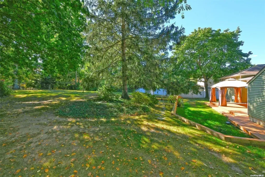 236 Larch Lane Smithtown NY 11787