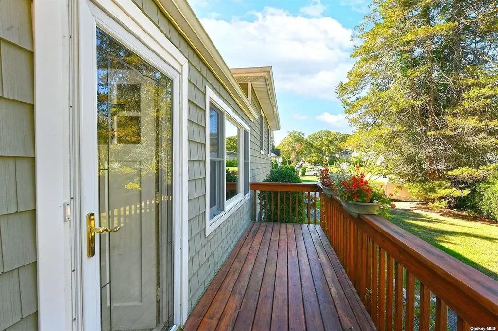 236 Larch Lane Smithtown NY 11787