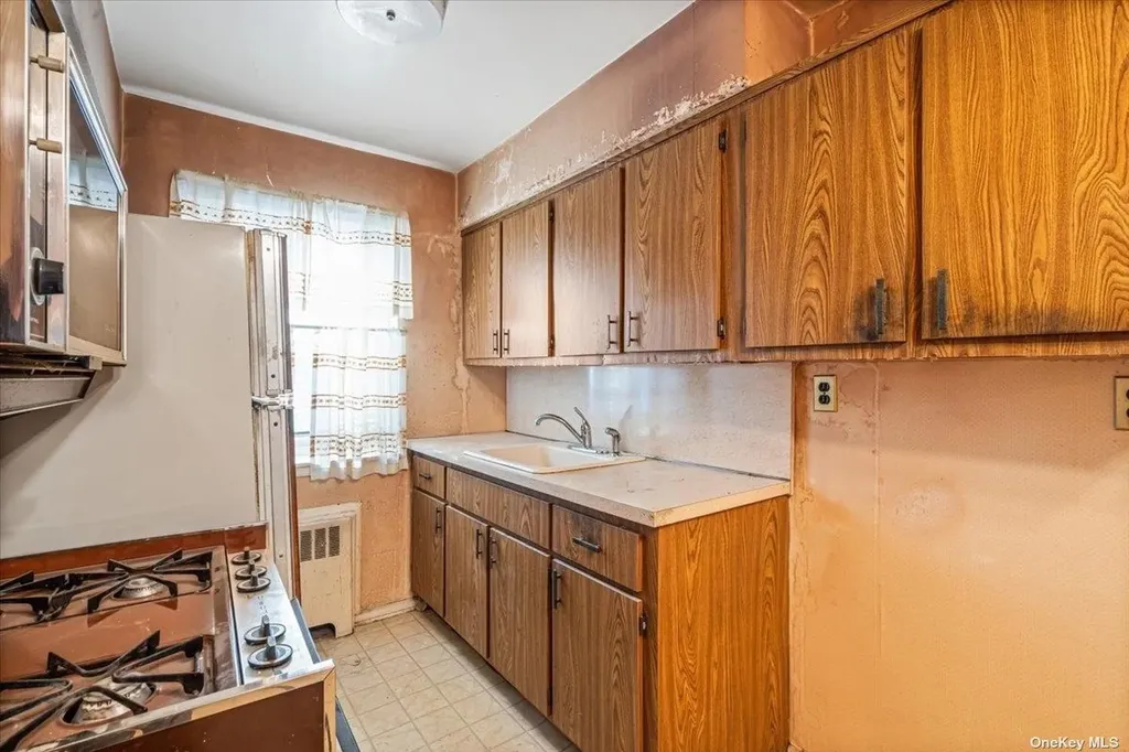 144-60 Gravett Road Flushing NY 11367