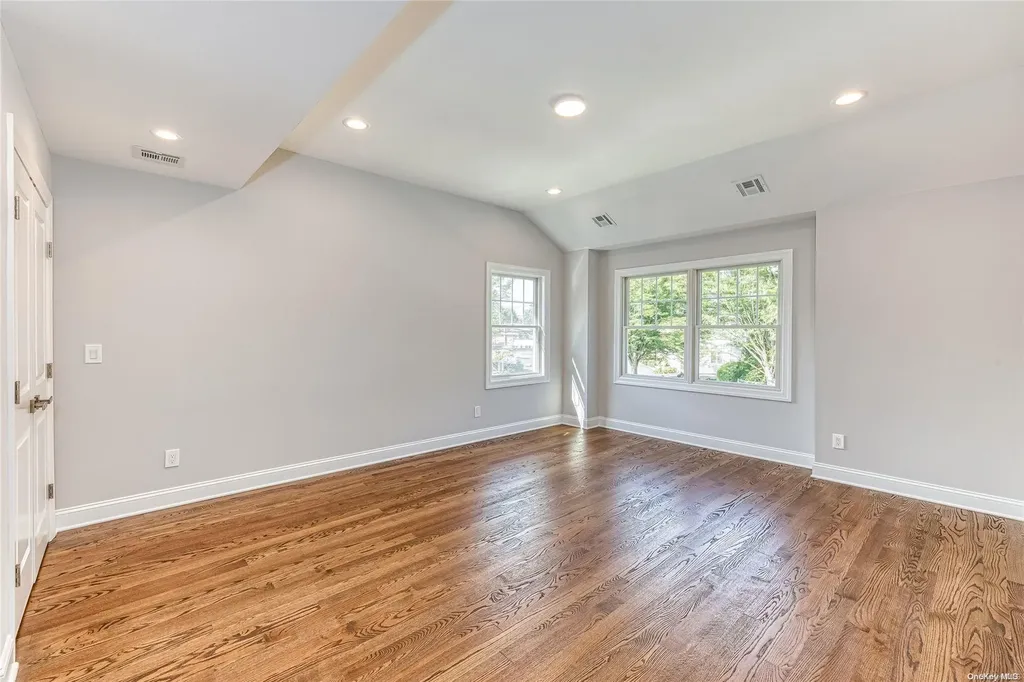 9 Venus Road Syosset NY 11791