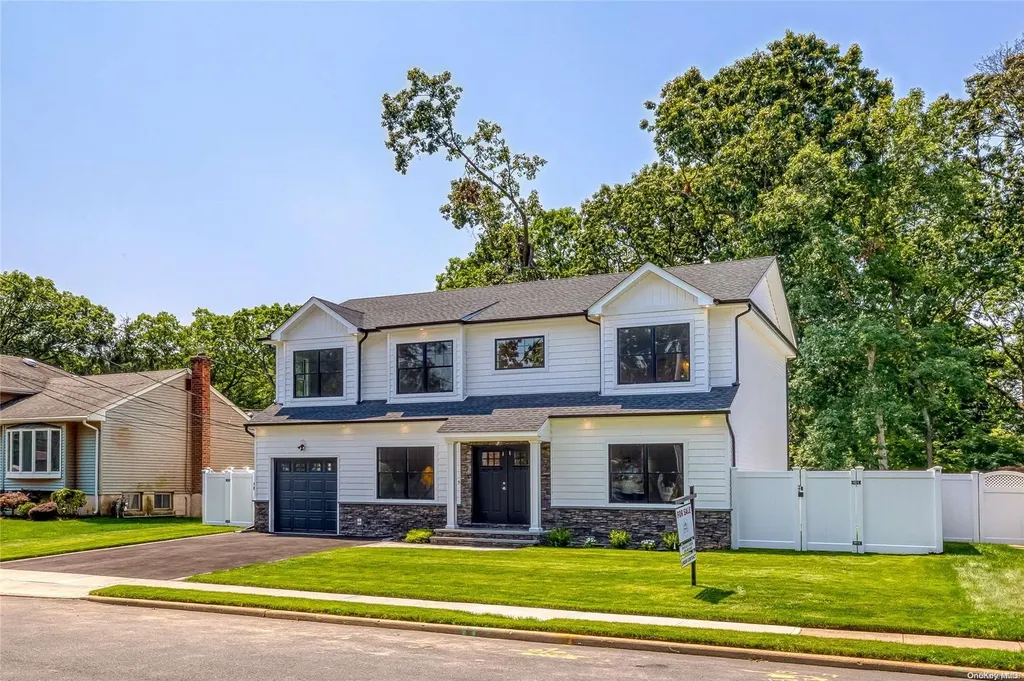 9 Venus Road Syosset NY 11791