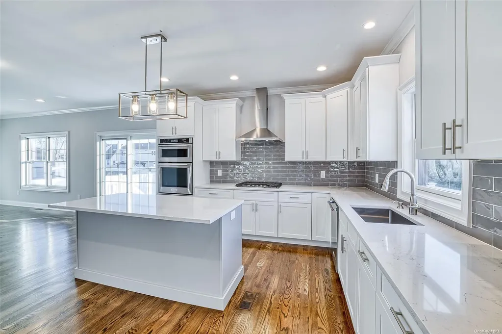 9 Venus Road Syosset NY 11791