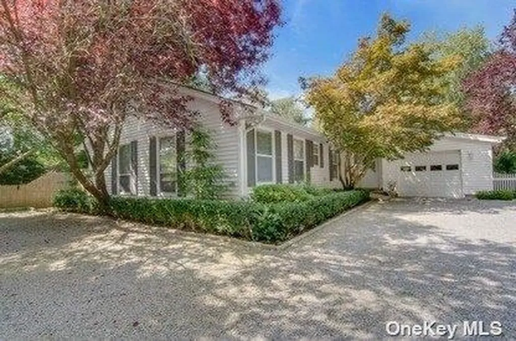37 Halsey Remsenburg NY 11960
