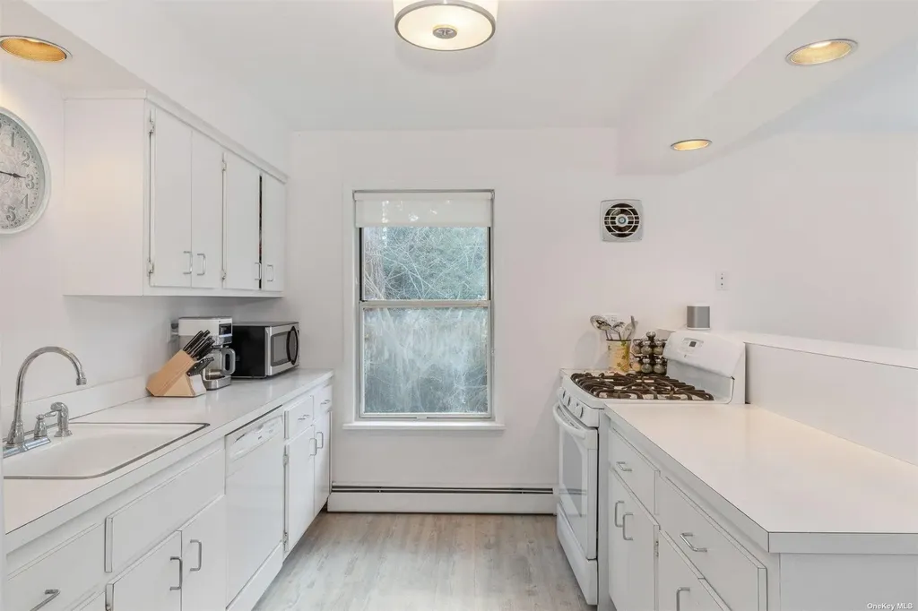 37 Halsey Remsenburg NY 11960
