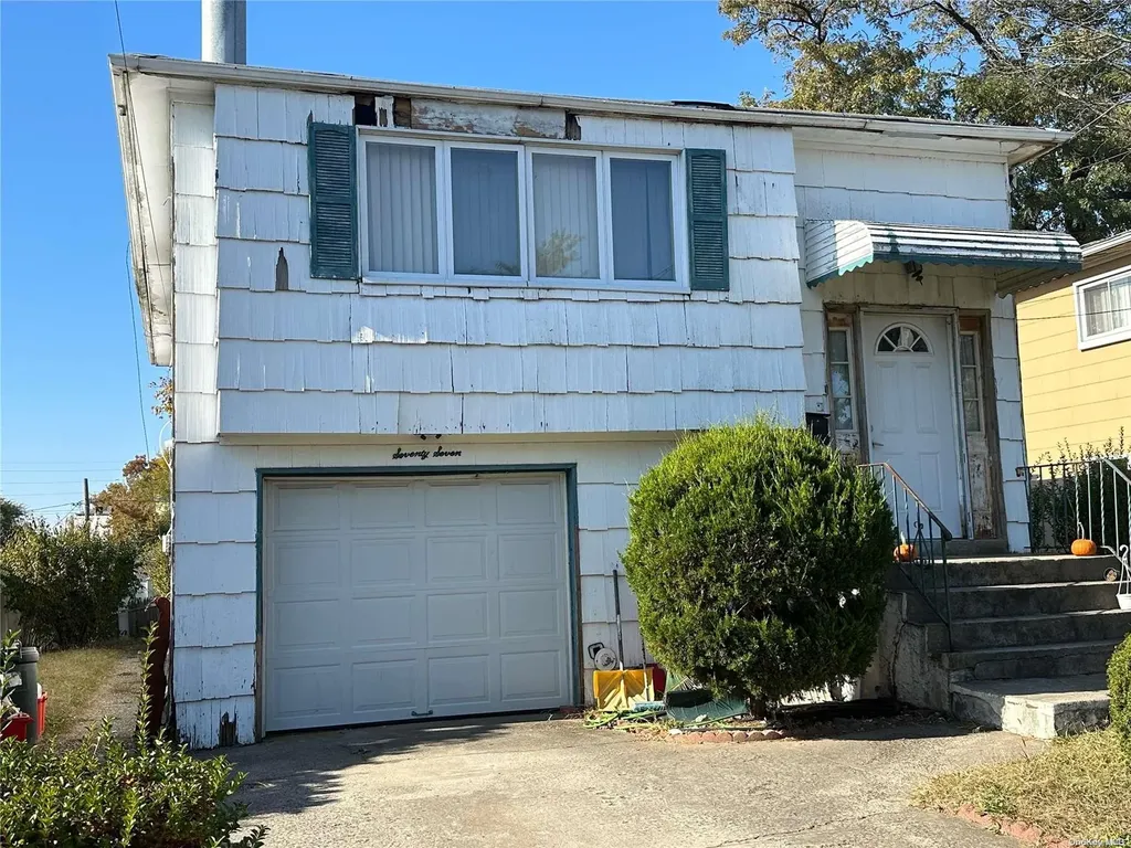 77 Roquette Avenue Elmont NY 11003