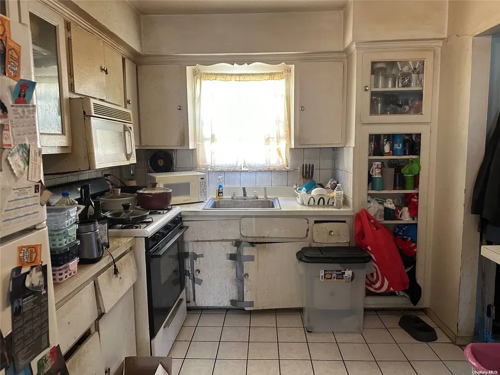 77 Roquette Avenue Elmont NY 11003