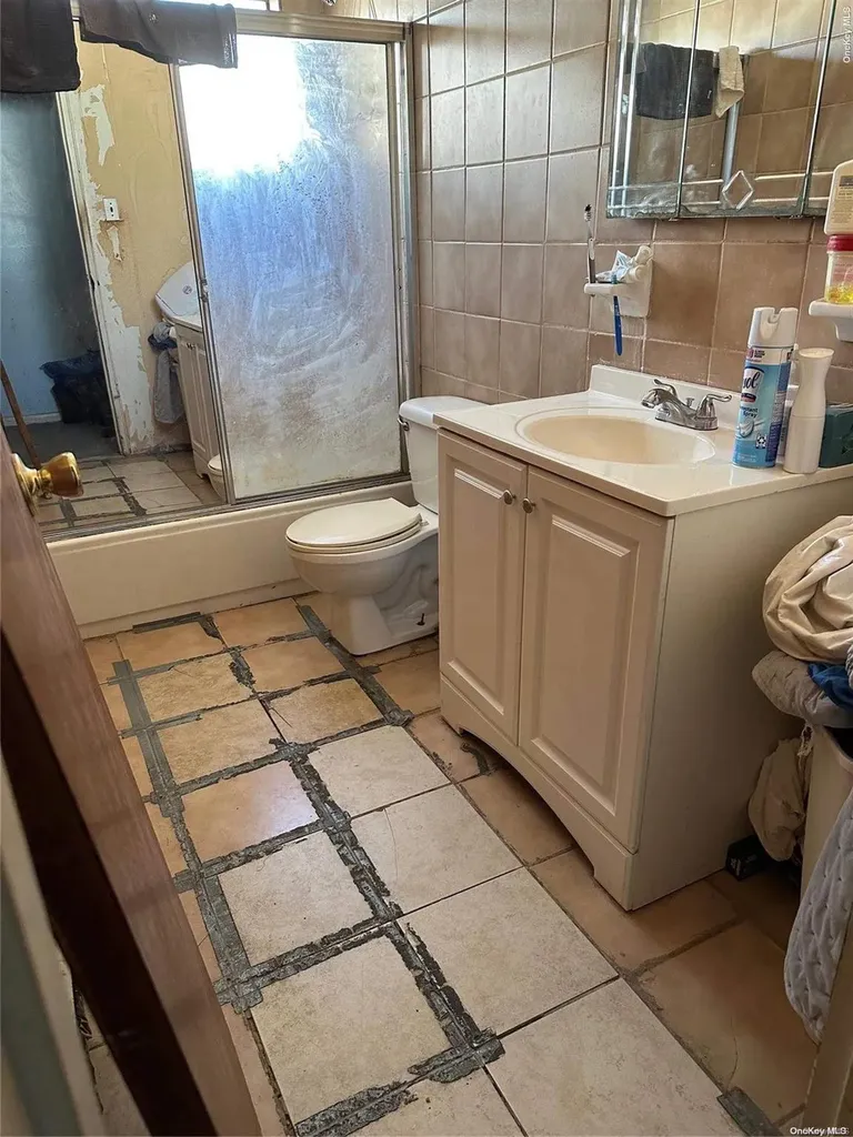 77 Roquette Avenue Elmont NY 11003