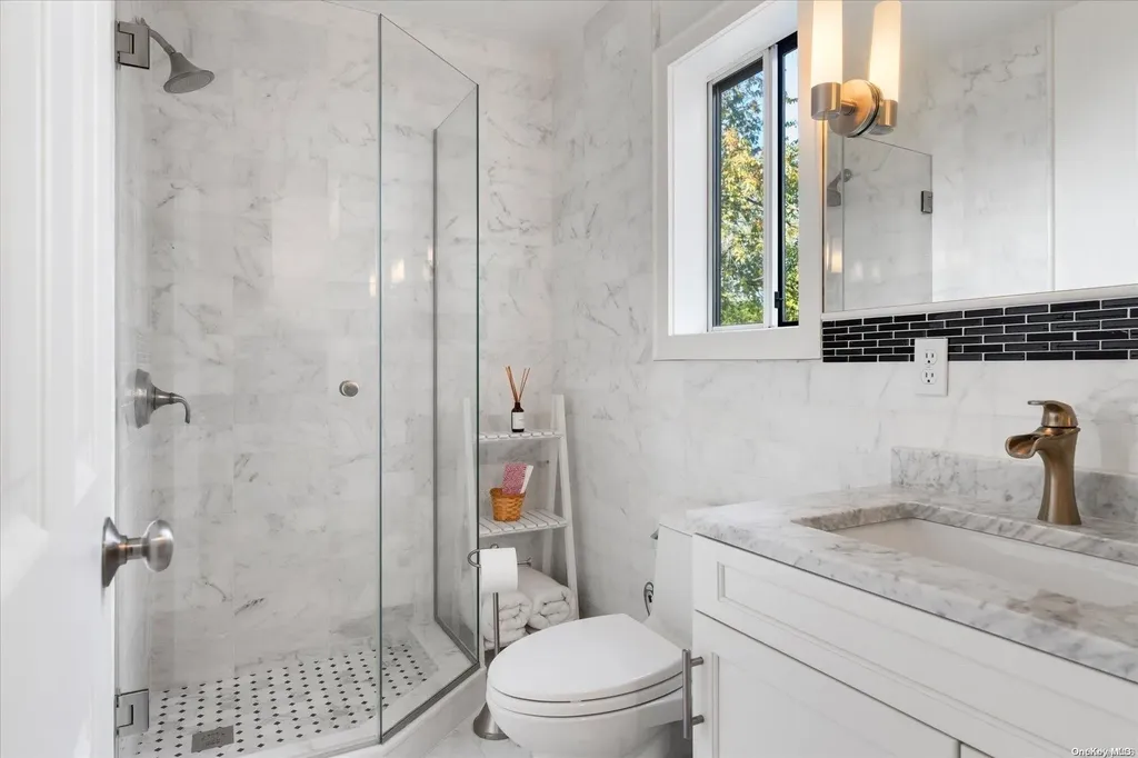 72 Bishops Lane Southampton NY 11968