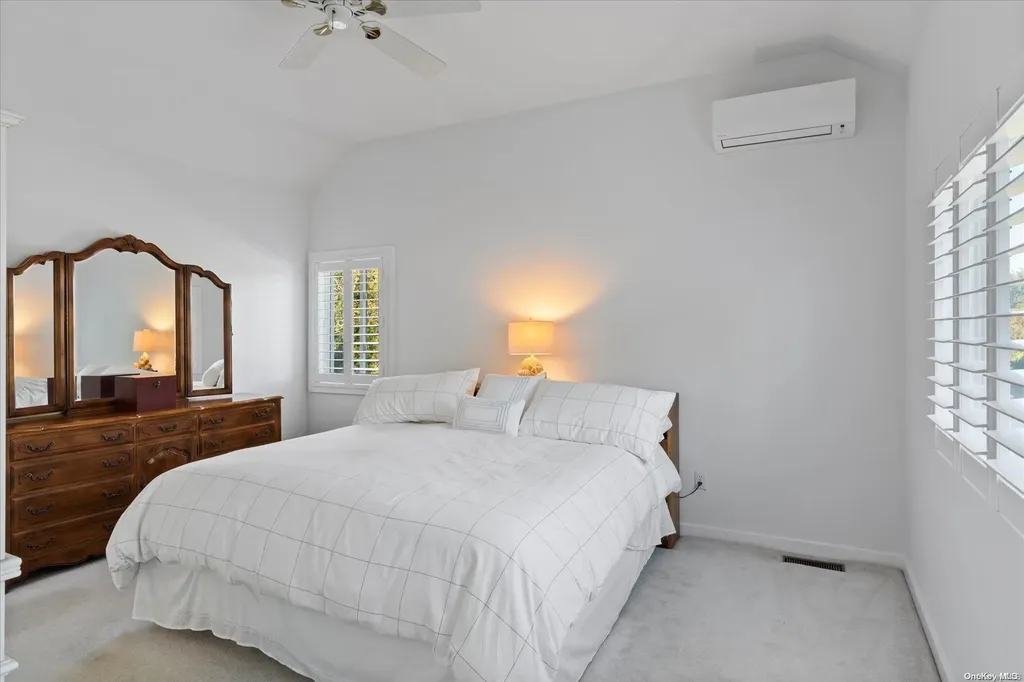 72 Bishops Lane Southampton NY 11968