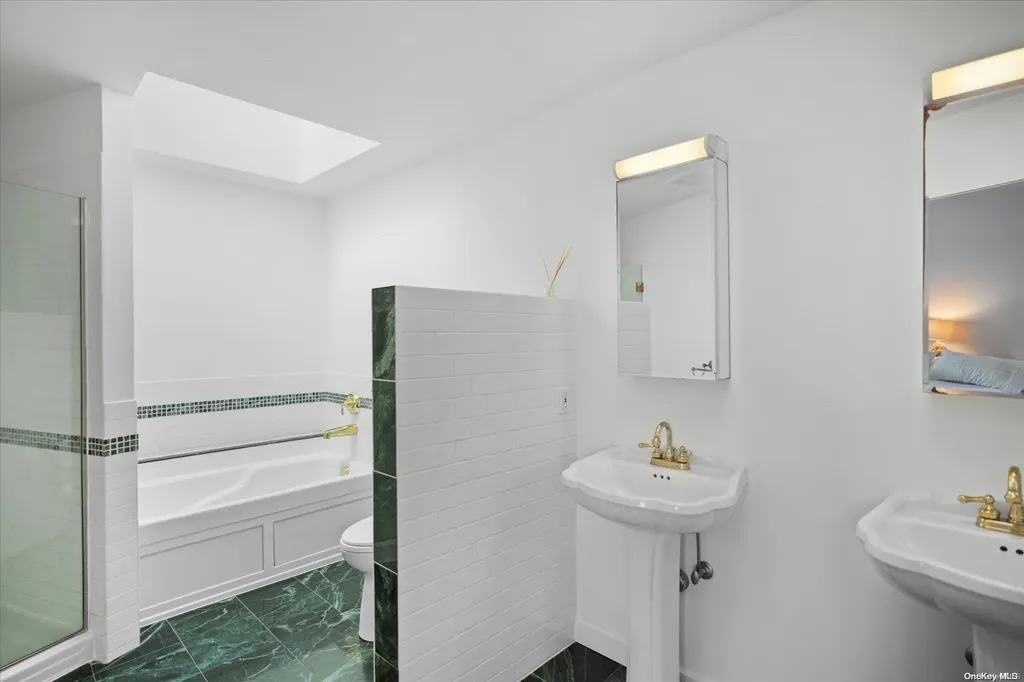 72 Bishops Lane Southampton NY 11968