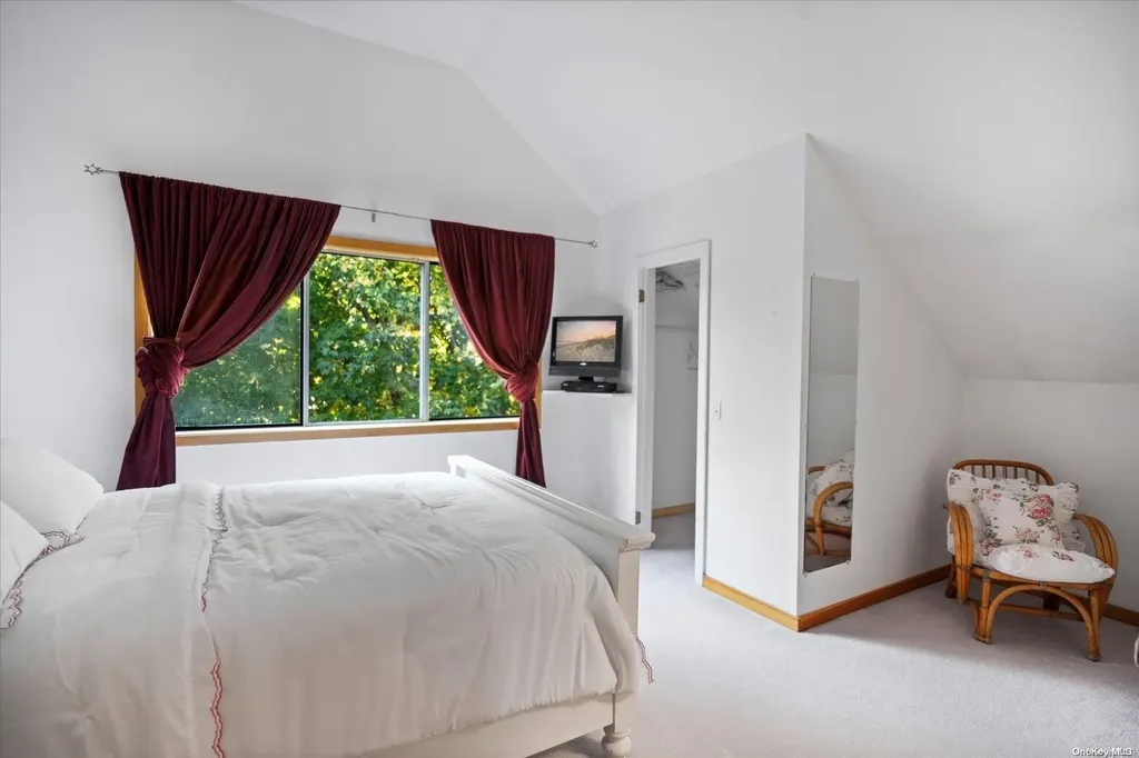 72 Bishops Lane Southampton NY 11968