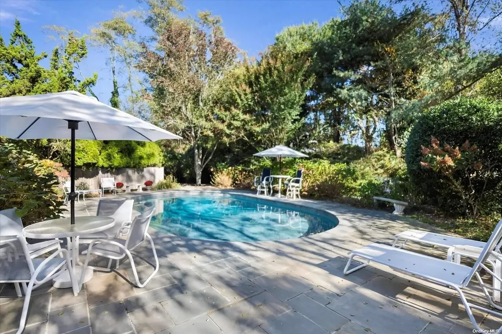 72 Bishops Lane Southampton NY 11968