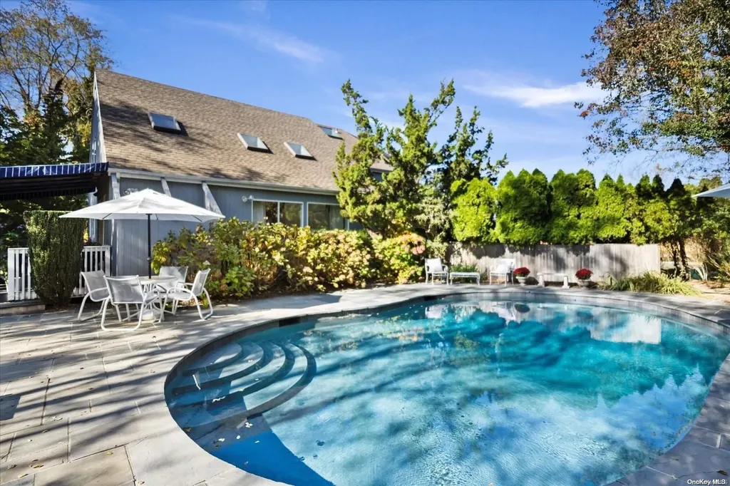 72 Bishops Lane Southampton NY 11968