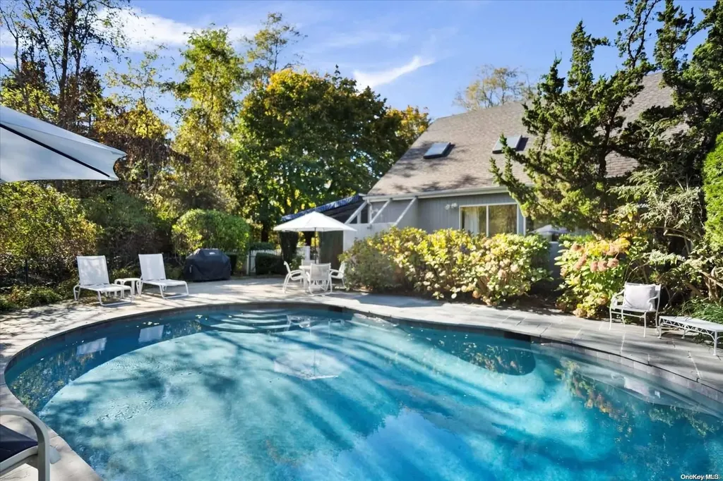 72 Bishops Lane Southampton NY 11968