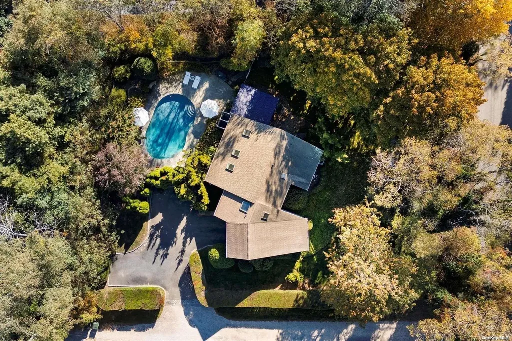 72 Bishops Lane Southampton NY 11968