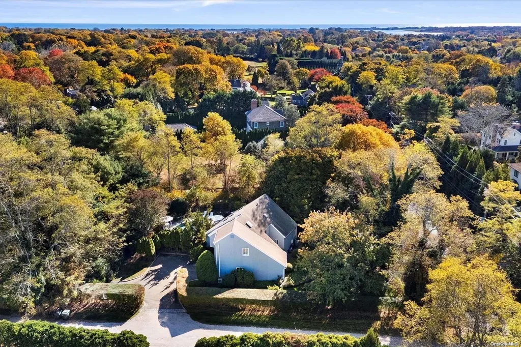 72 Bishops Lane Southampton NY 11968