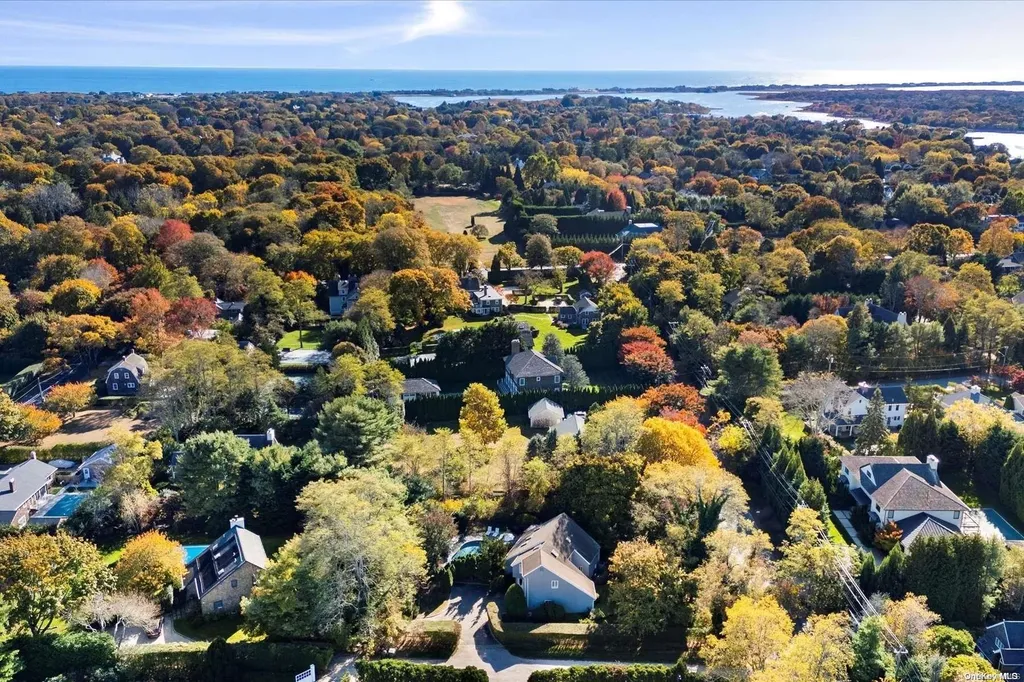 72 Bishops Lane Southampton NY 11968