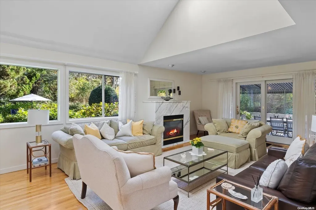 72 Bishops Lane Southampton NY 11968
