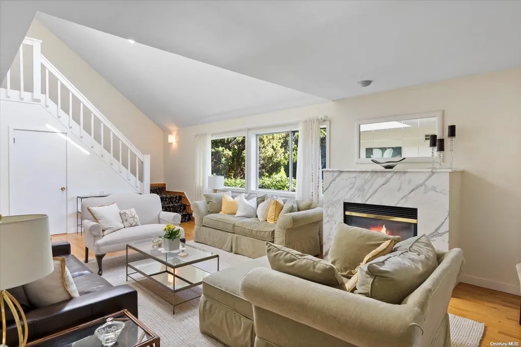 72 Bishops Lane Southampton NY 11968