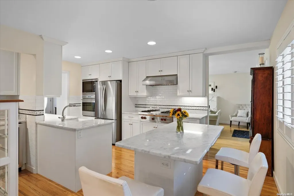 72 Bishops Lane Southampton NY 11968
