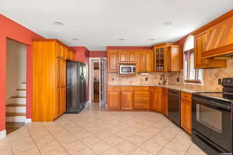 97 N Emerson Avenue Copiague NY 11726