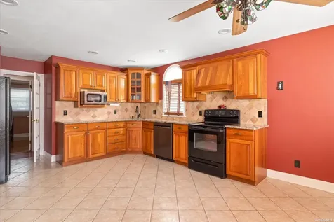 97 N Emerson Avenue Copiague NY 11726