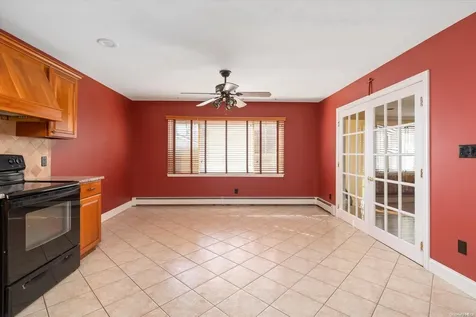 97 N Emerson Avenue Copiague NY 11726