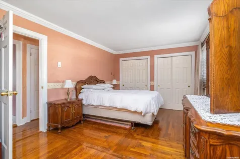 97 N Emerson Avenue Copiague NY 11726