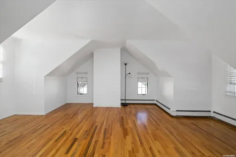 97 N Emerson Avenue Copiague NY 11726