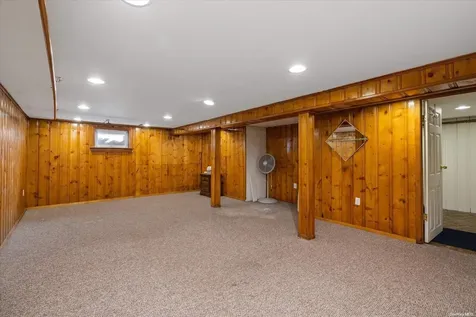 97 N Emerson Avenue Copiague NY 11726