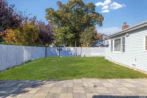 97 N Emerson Avenue Copiague NY 11726