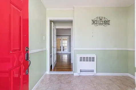 97 N Emerson Avenue Copiague NY 11726