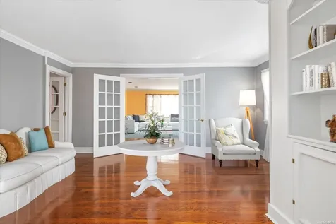 97 N Emerson Avenue Copiague NY 11726