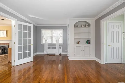 97 N Emerson Avenue Copiague NY 11726