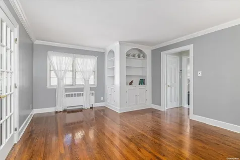 97 N Emerson Avenue Copiague NY 11726