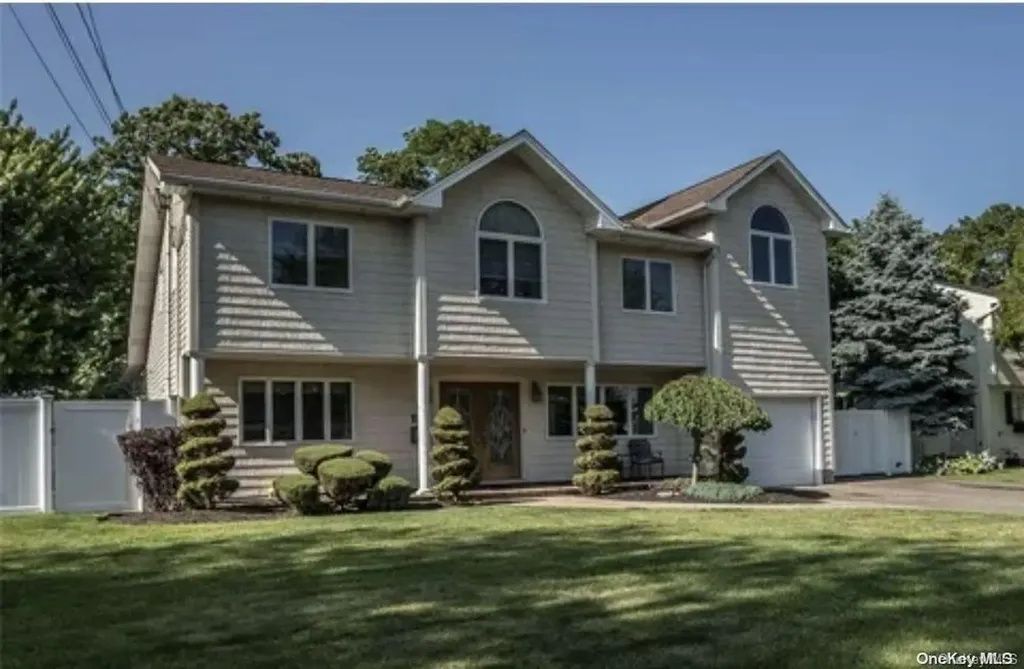 435 Spruce Avenue West Islip NY 11795