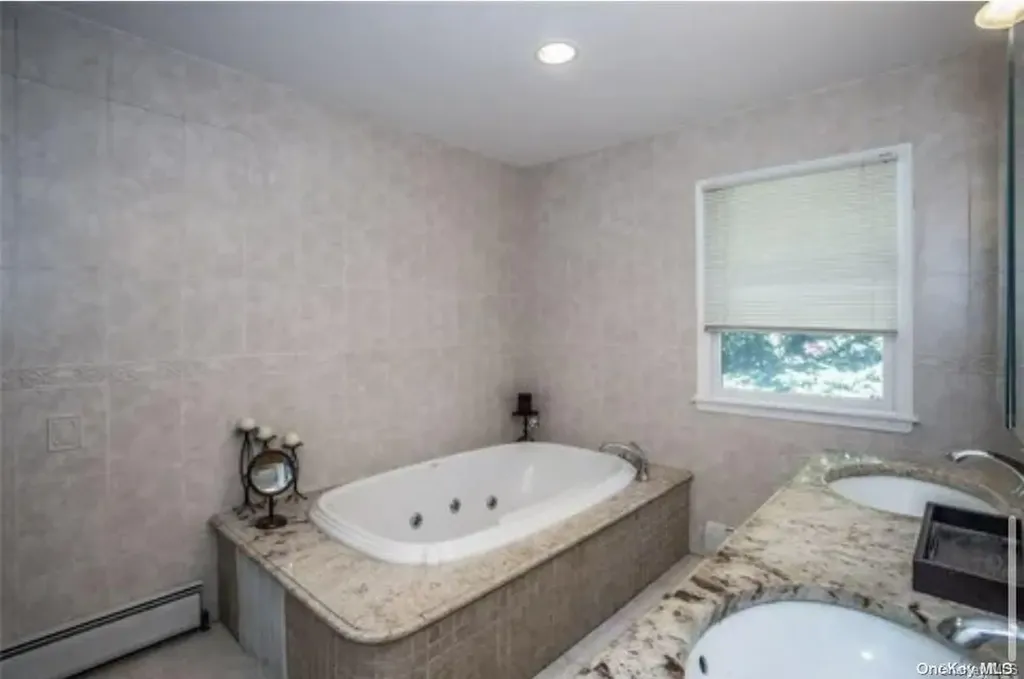 435 Spruce Avenue West Islip NY 11795