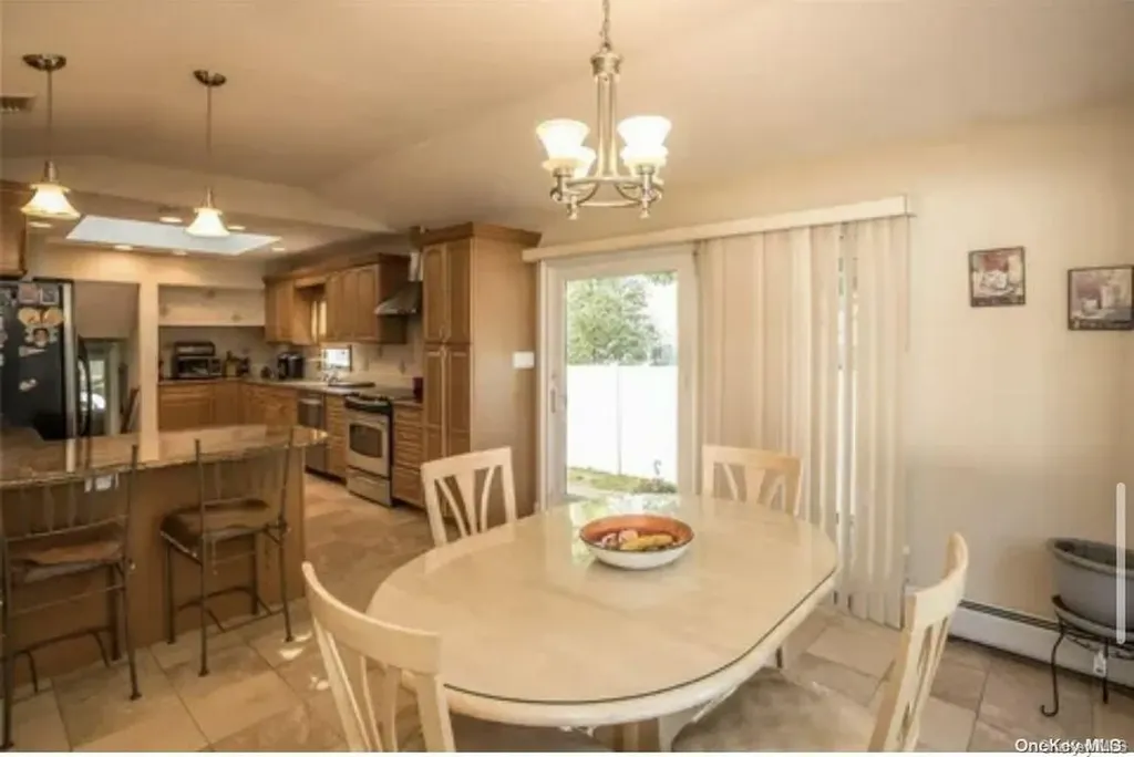 435 Spruce Avenue West Islip NY 11795