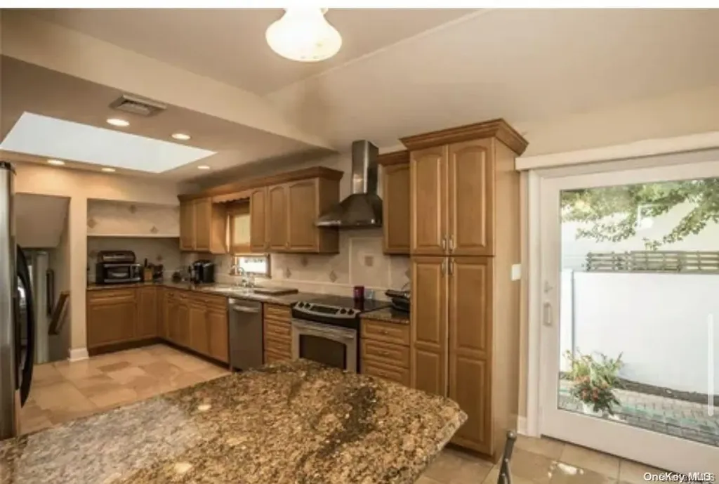 435 Spruce Avenue West Islip NY 11795