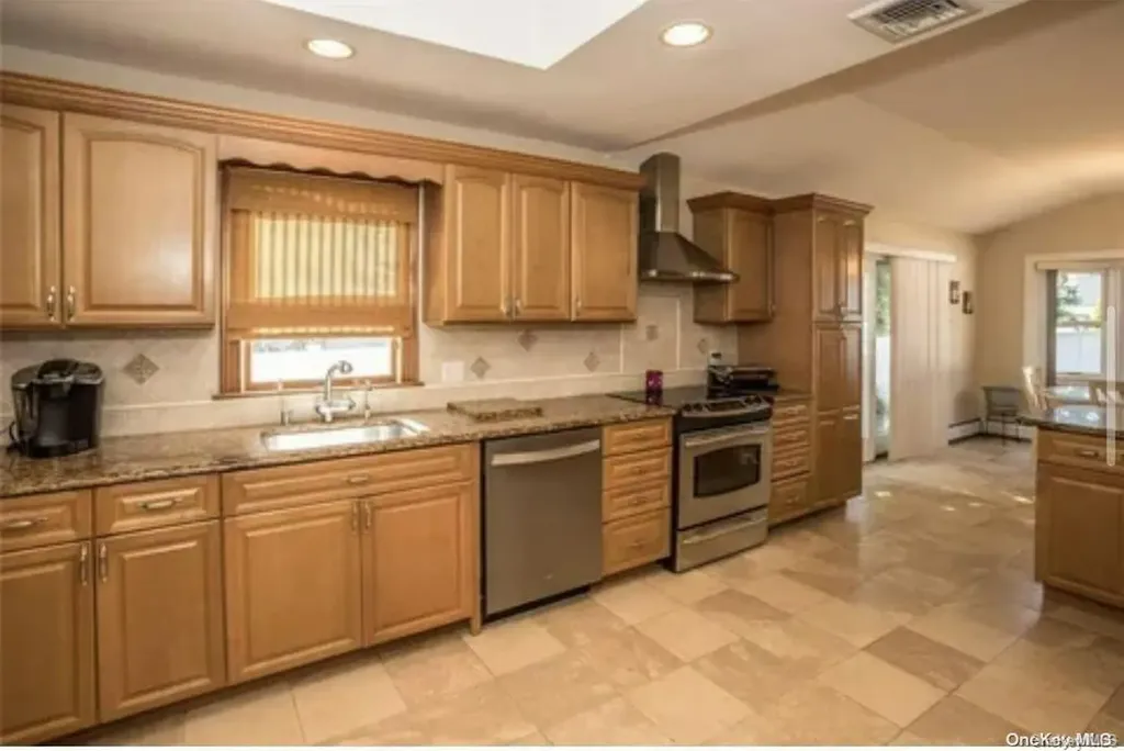 435 Spruce Avenue West Islip NY 11795
