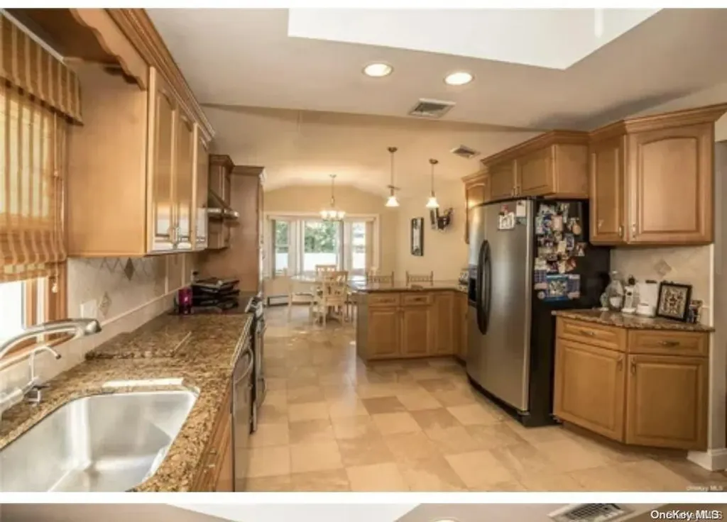 435 Spruce Avenue West Islip NY 11795