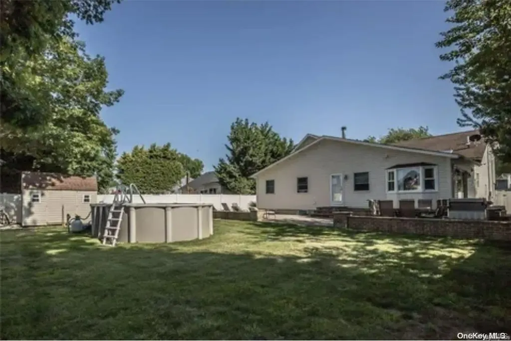 435 Spruce Avenue West Islip NY 11795