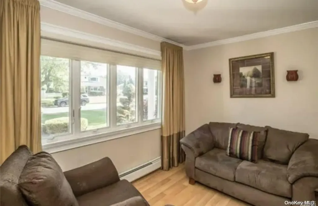 435 Spruce Avenue West Islip NY 11795