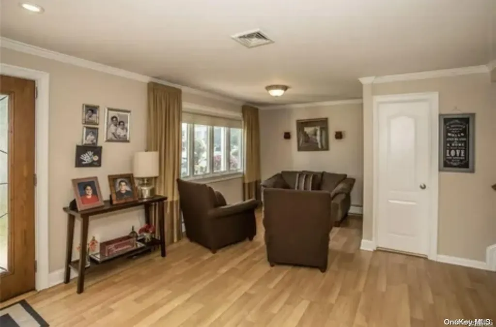 435 Spruce Avenue West Islip NY 11795