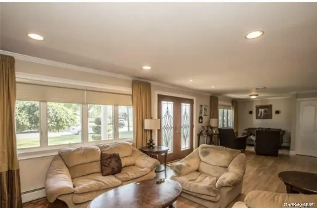 435 Spruce Avenue West Islip NY 11795