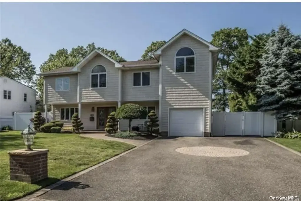 435 Spruce Avenue West Islip NY 11795
