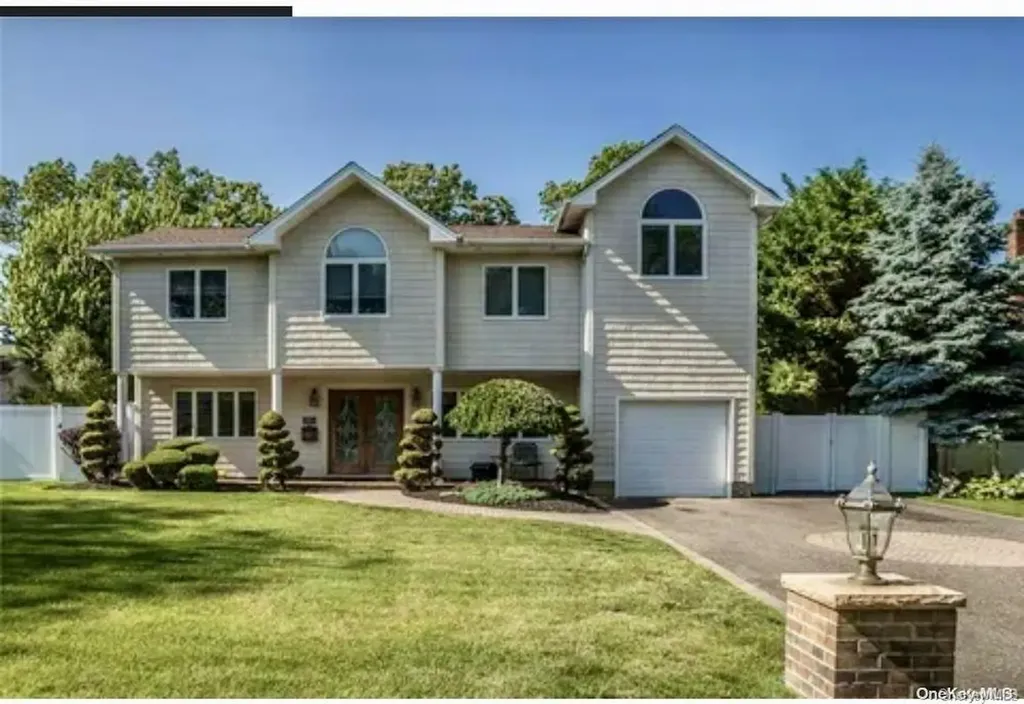 435 Spruce Avenue West Islip NY 11795